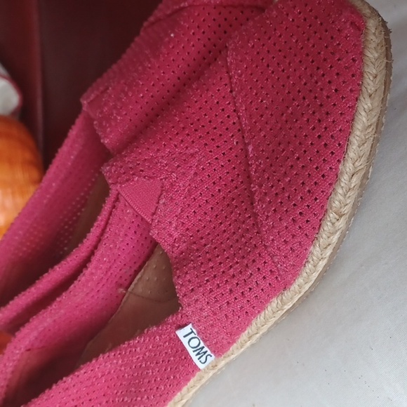 Toms Perforated Espadrille Pink Canvas Slip Ons, 7W - Picture 4 of 6
